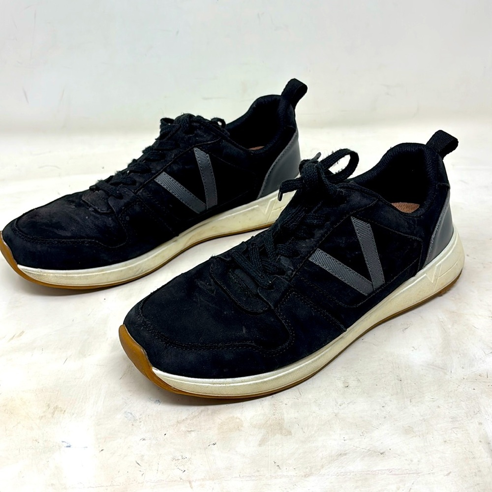 Vionic Women’s Rechelle Black Suede/Leather Lace-Up Sneakers. Size 7.5